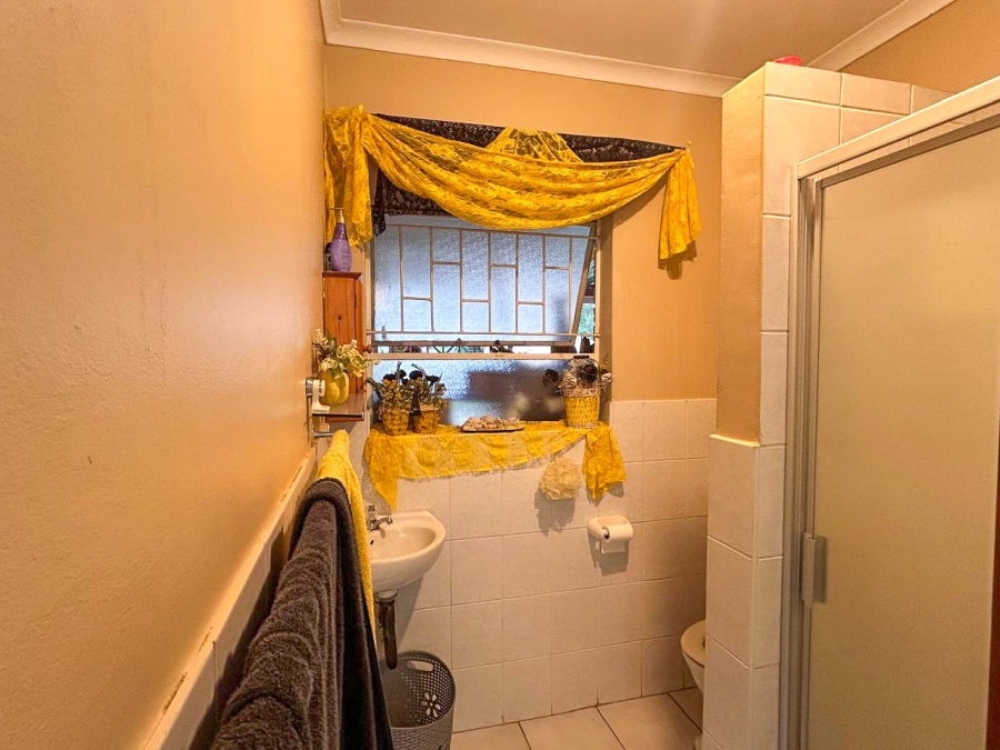 2 Bedroom Property for Sale in Kannoniers Park North West